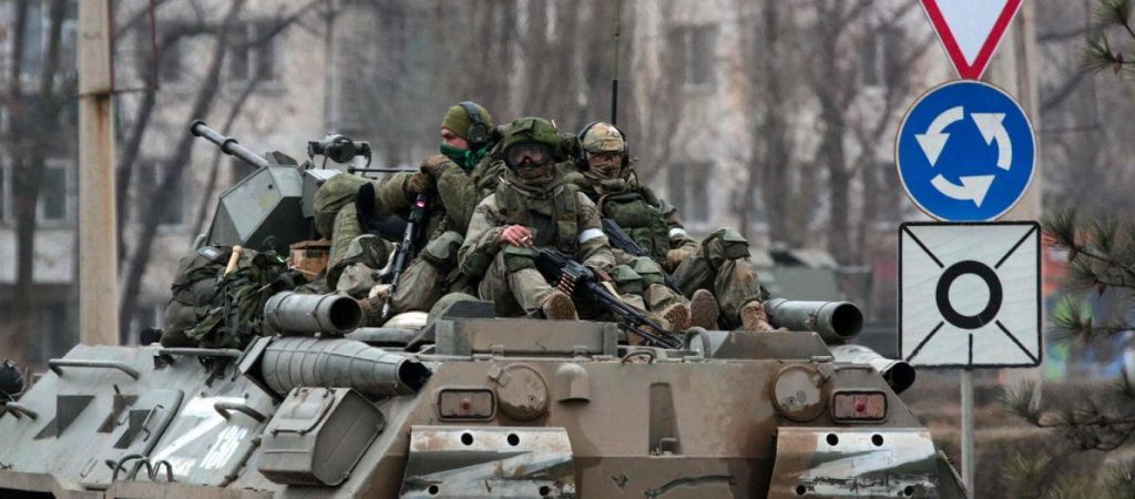 Τα ρωσικά στρατεύματα επελαύνουν στο Κίεβο και ο Β.Ζελένσκι λέει «η Ουκρανία θα θέσει τους όρους στις διαπραγματεύσεις»