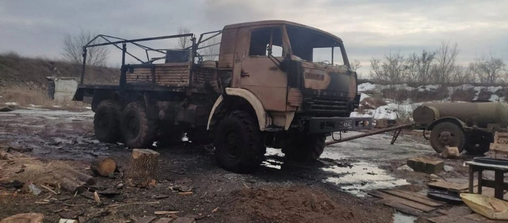 Ουκρανικό στρατιωτικό κομβόι φλεγόμενο στο Μικολάιβ