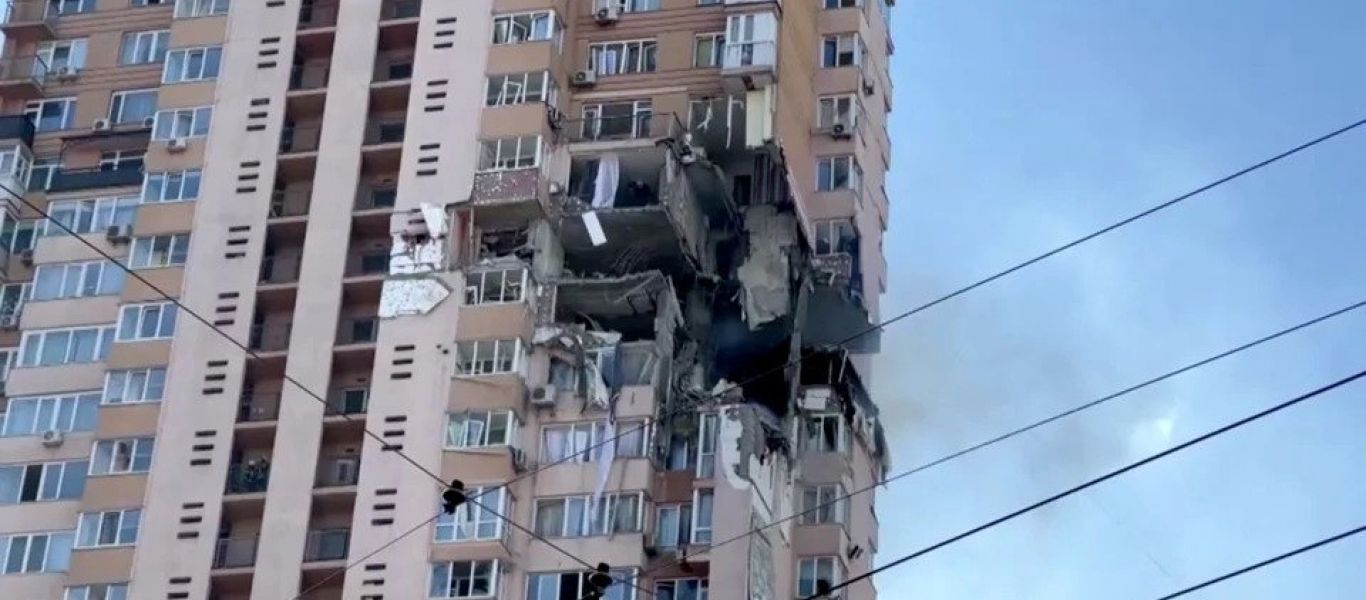 Ρωσικό υπουργείο Άμυνας: Ψέματα τα περί επίθεσης με πυραύλους σε κτίριο κατοικιών στο Κίεβο