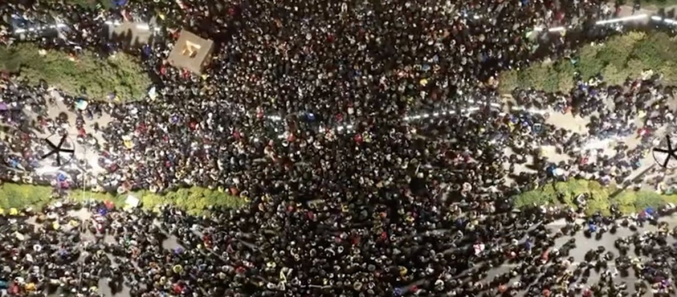 Γεωργία: Χιλιάδες πολίτες διαδήλωσαν ως κίνηση συμπαράστασης στην Ουκρανία (βίντεο)