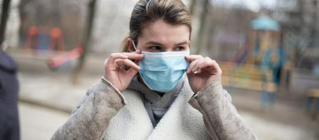 ΗΠΑ: Τα CDC χαλαρώνουν τις συστάσεις για τη χρήση μάσκας