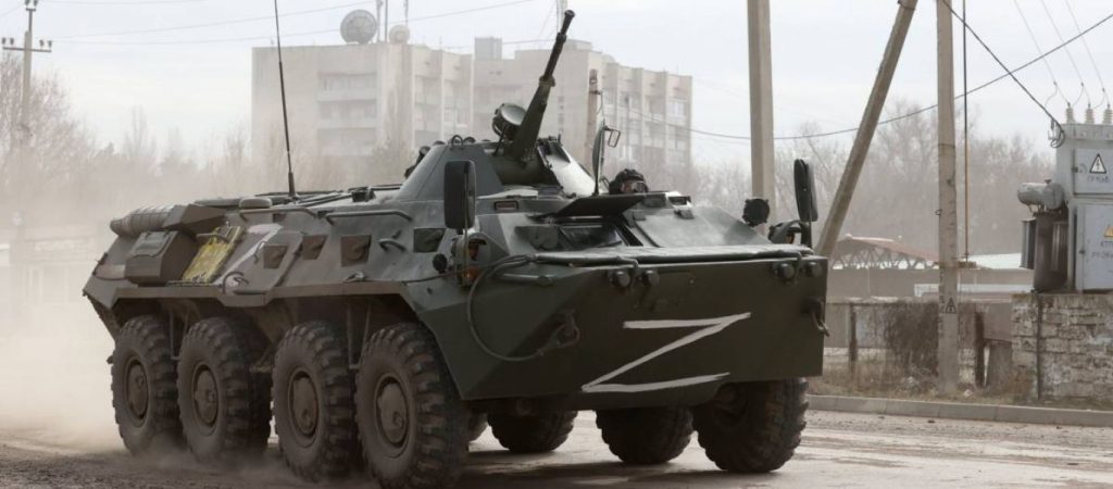 Επέμβαση στην Ουκρανία: Ρωσικά τανκς ξέμειναν από… καύσιμα πάνω σε δρόμους (βίντεο)