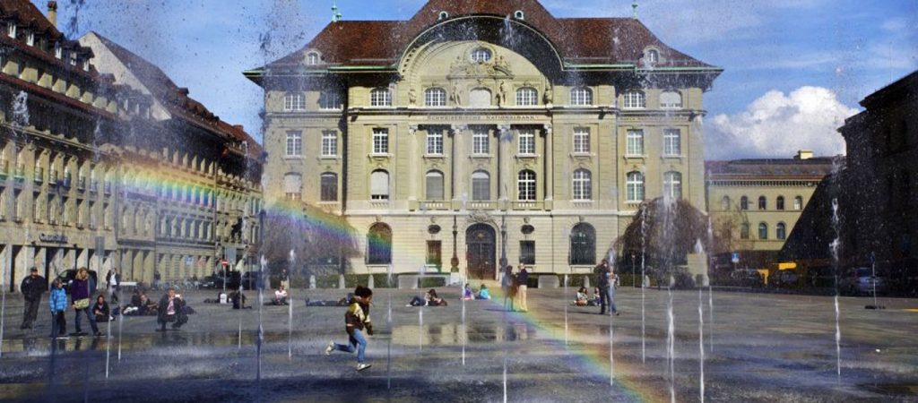 Εγκαταλείπει η Ελβετία την ουδετερότητά της; – Αποφασίζει για να συμμετάσχει στις κυρώσεις της ΕΕ κατά Ρωσίας