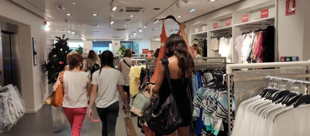 Τι αλλάζει από τη Δευτέρα (28/2) στο ωράριο των καταστημάτων;