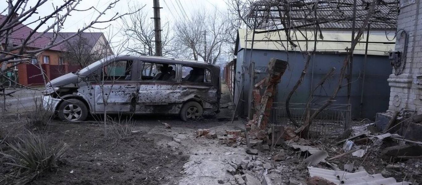 Ρωσικό ΥΠΑΜ: «Ουκρανοί εθνικιστές βομβάρδισαν το χωριό Σαρτανά»