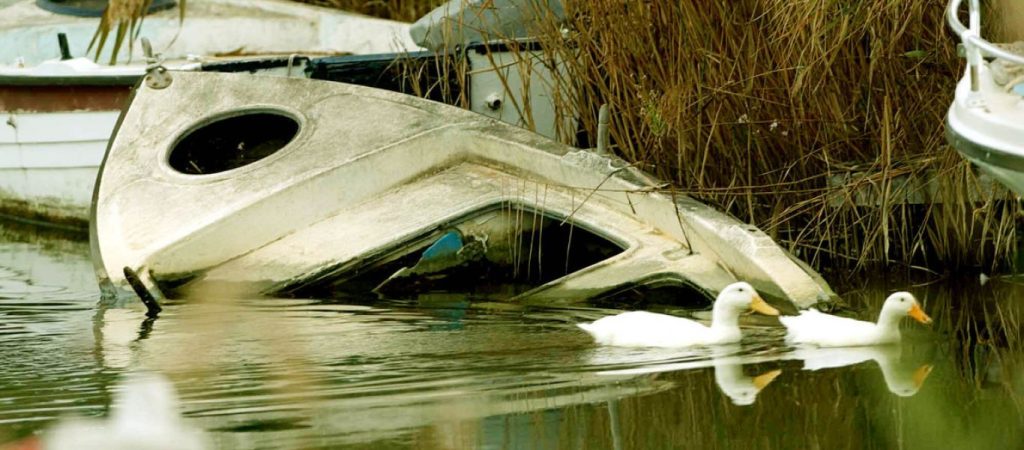 Γερμανία: «Ψάρεψαν» ένα Audi από το ποτάμι – Παρέα επί ώρες στα ψάρια έκαναν οι 600 ίπποι (βίντεο)