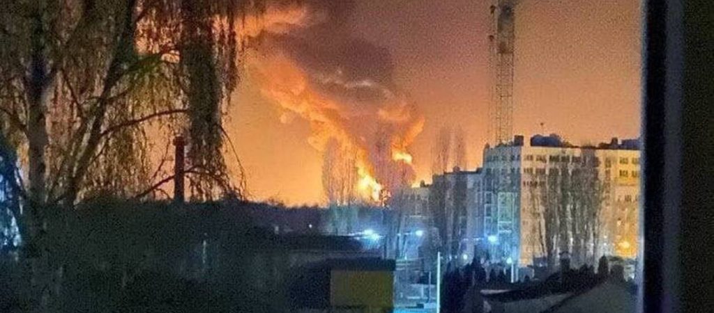 Μαζικές αποστολές όπλων από την Δύση στο Κίεβο – Γεμίζει ξένους μισθοφόρους τον «ουκρανικό στρατό» ο Ζελένσκι