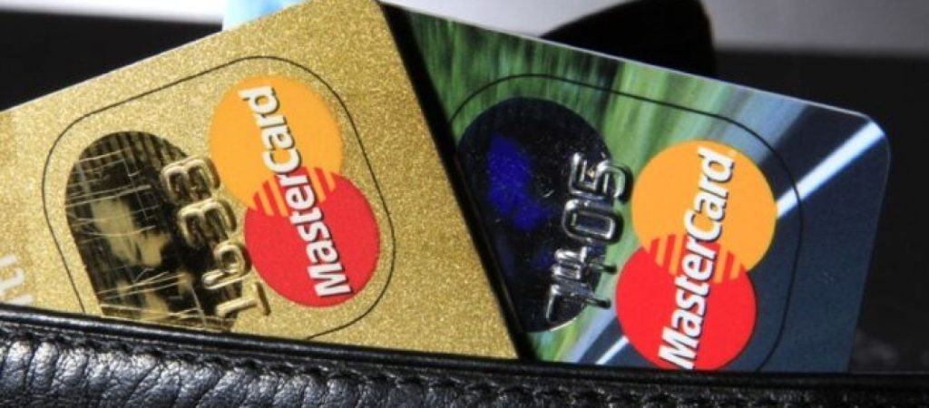 Η Mastercard αποκλείει από το δίκτυό της χρηματοπιστωτικούς οργανισμούς της Ρωσίας