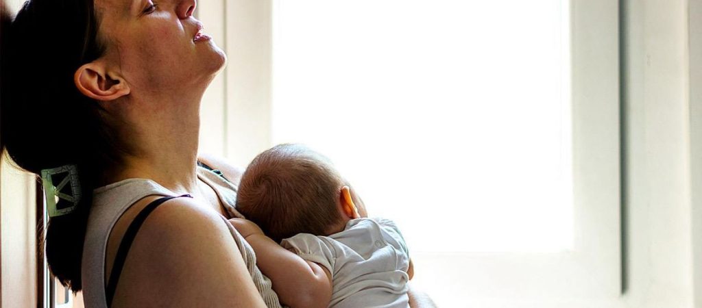 Επιλόχεια κατάθλιψη: Ποιοι παράγοντες παίζουν ρόλο – Τι έδειξε μελέτη