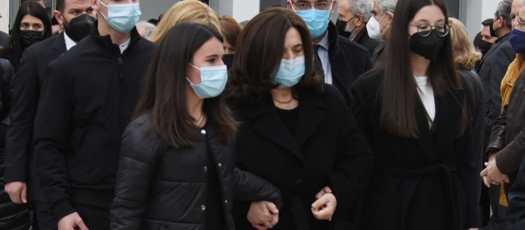 Το τελευταία «αντίο» είπαν συγγενείς και φίλοι στον Δημήτρη Τσοβόλα