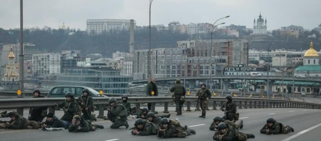 Σύμβουλος του Β.Ζελένσκι: «Η Ρωσία βομβαρδίζει πόλεις για να σκοτώσει αμάχους»