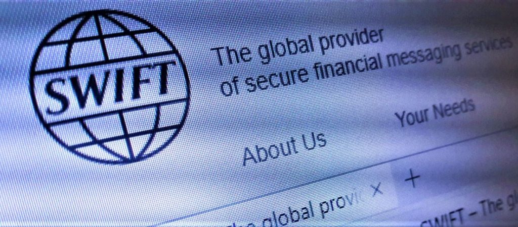 Kυρώσεις κατά Ρωσίας από ΕΕ: Ποιες τράπεζες ετοιμάζεται να πετάξει έξω από το SWIFT