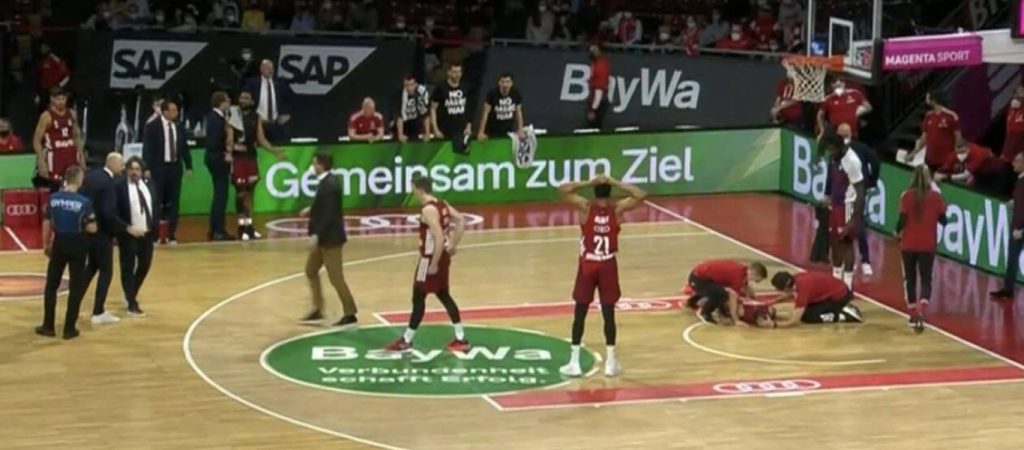 Μπάγερν Μονάχου: «Πάγωσαν» με τον τρομακτικό τραυματισμό του Νικ Ουάιλερ Μπαμπ – Έμεινε αναίσθητος στο παρκέ