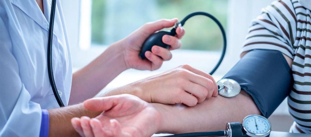 Υπέρταση: Προσοχή σε αυτό το λάθος που όλοι κάνουν και επηρεάζει τη μέτρηση της πίεσης