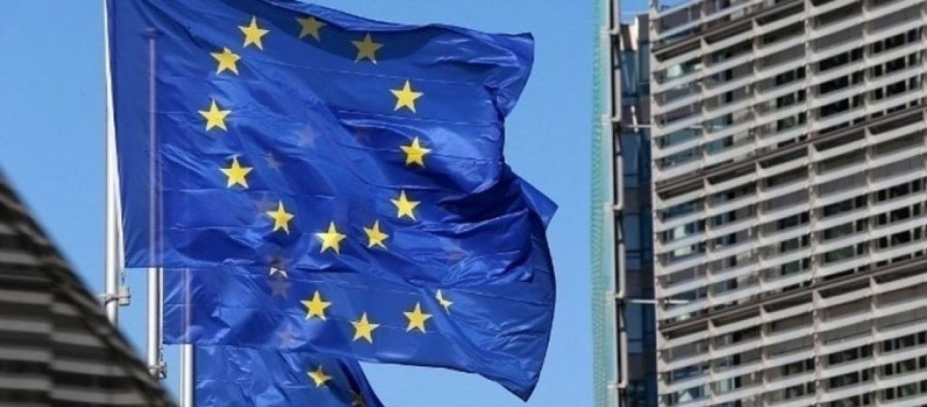 Επίτροπος Ενέργειας: «Οι κυρώσεις της EE θα ελαττώσουν σταδιακά τα έσοδα της Ρωσίας από το πετρέλαιο»