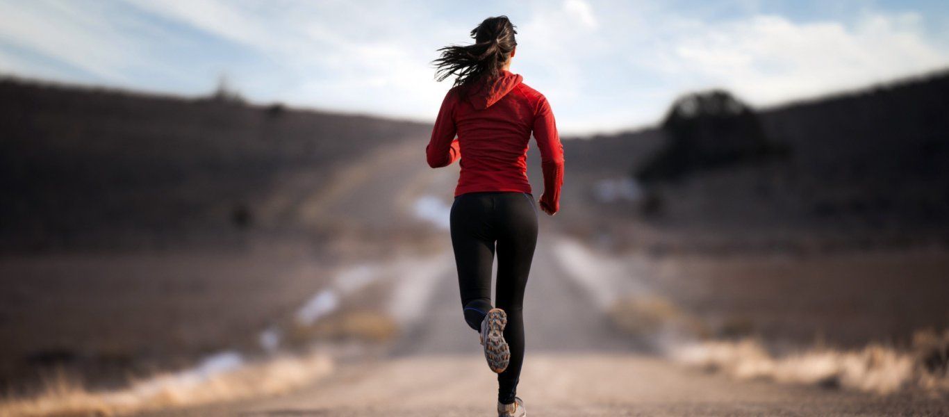 Δέκα λεπτά αρκούν: Με αυτές τις 10 ασκήσεις θα «κάψεις» άμεσα λίπος