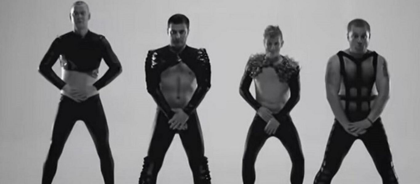 Όταν ο πρόεδρος της Ουκρανίας Β.Ζελένσκι χόρευε με κολάν και γόβες μαζί με άλλους άνδρες (βίντεο)