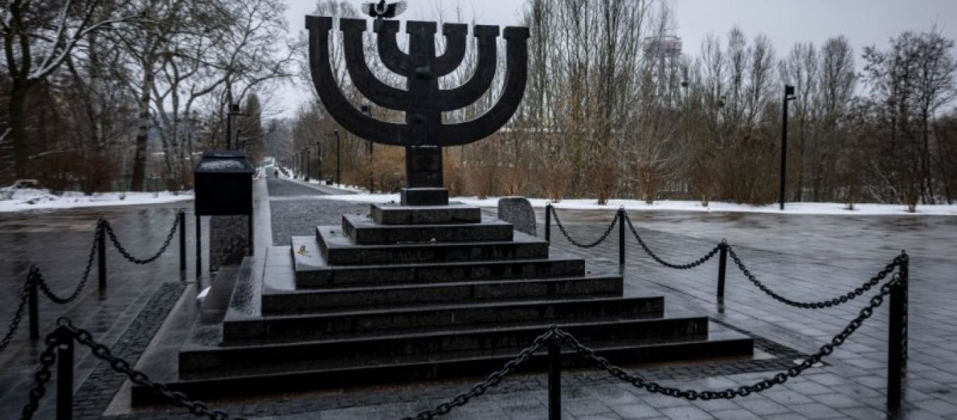 Ισραηλινός για τα fake news των δυτικών ΜΜΕ για το Μνημείο του Ολοκαυτώματος στο Κίεβο: «Είναι άθικτο»!