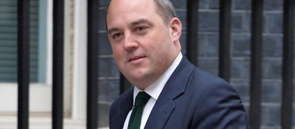 Βρετανός ΥΠΑΜ: «Ο Β.Πούτιν παίζει με τη φωτιά»