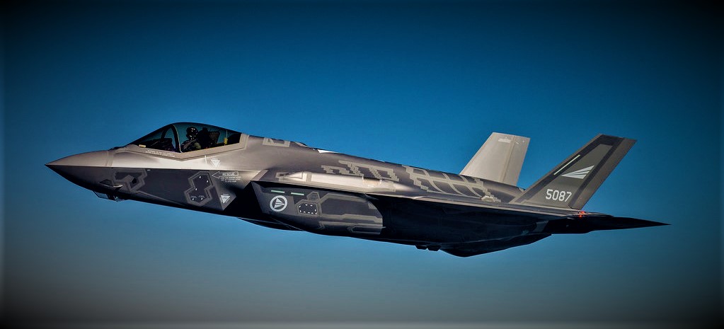 Γερμανικό ΥΠΑΜ: «Αναγκαστική προσγείωση δύο αμερικανικών μαχητικών F-35» – Κτυπήθηκαν από ρωσικά μαχητικά;