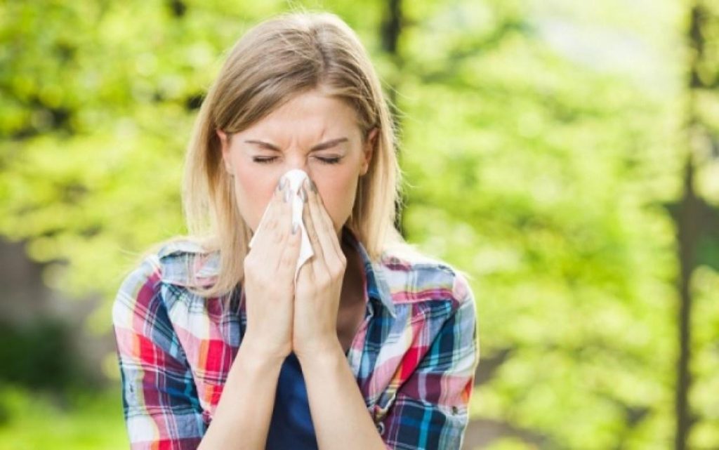 Οι 5 φυσικές θεραπείες για να ανακουφιστείς από τις αλλεργίες