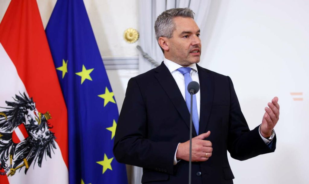 Ουκρανία – Κ.Νεχάμερ: «Η Αυστρία ήταν, είναι και θα παραμείνει ουδέτερη»