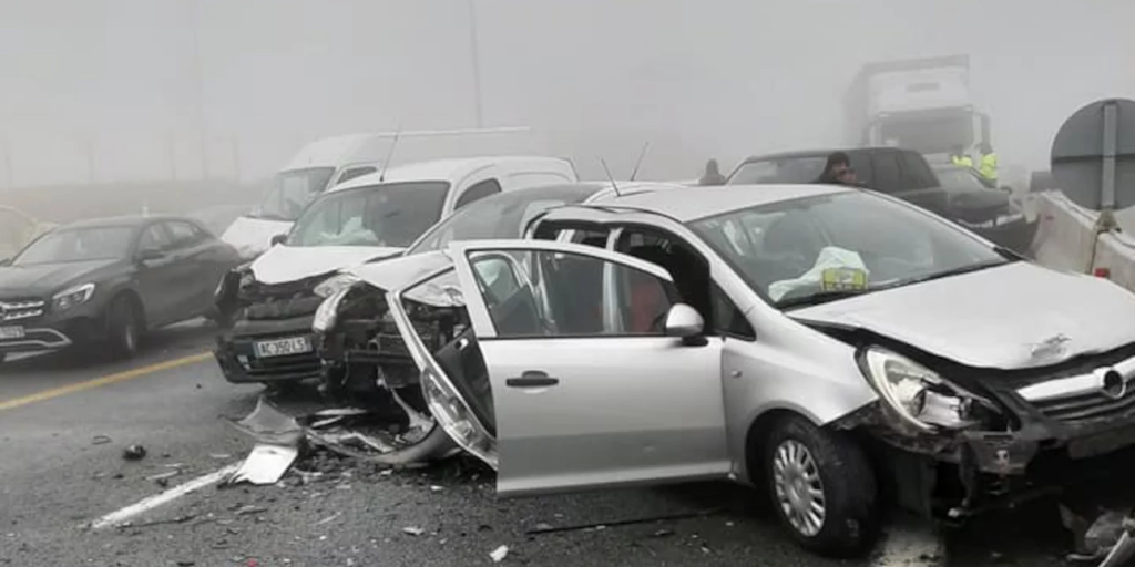 Καταγγέλλει το ΠΑΜΕ: «Από καθαρή τύχη δεν θρηνήσαμε θύματα στη μεγάλη καραμπόλα»