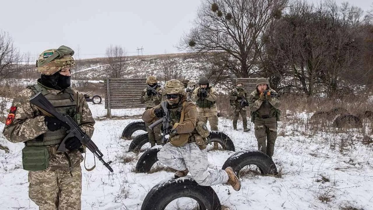 Ολοκληρωτική επίθεση στο Κίεβο ετοιμάζει η Ρωσία: Άρματα μάχης προωθούνται από την Ιρπίν – Οχυρώθηκε η Οδησσός