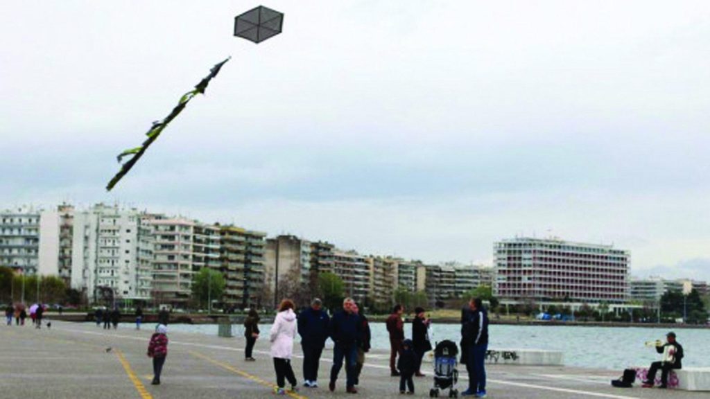 Θεσσαλονίκη: «Βούλιαξαν» λόφοι, δάση και πλατείες για το πέταγμα του χαρταετού