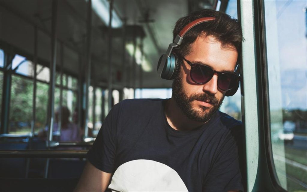 Αυτά είναι τα 30 πιο λυπητερά τραγούδια όλων των εποχών – Πώς επηρεάζουν την ψυχολογία μας;