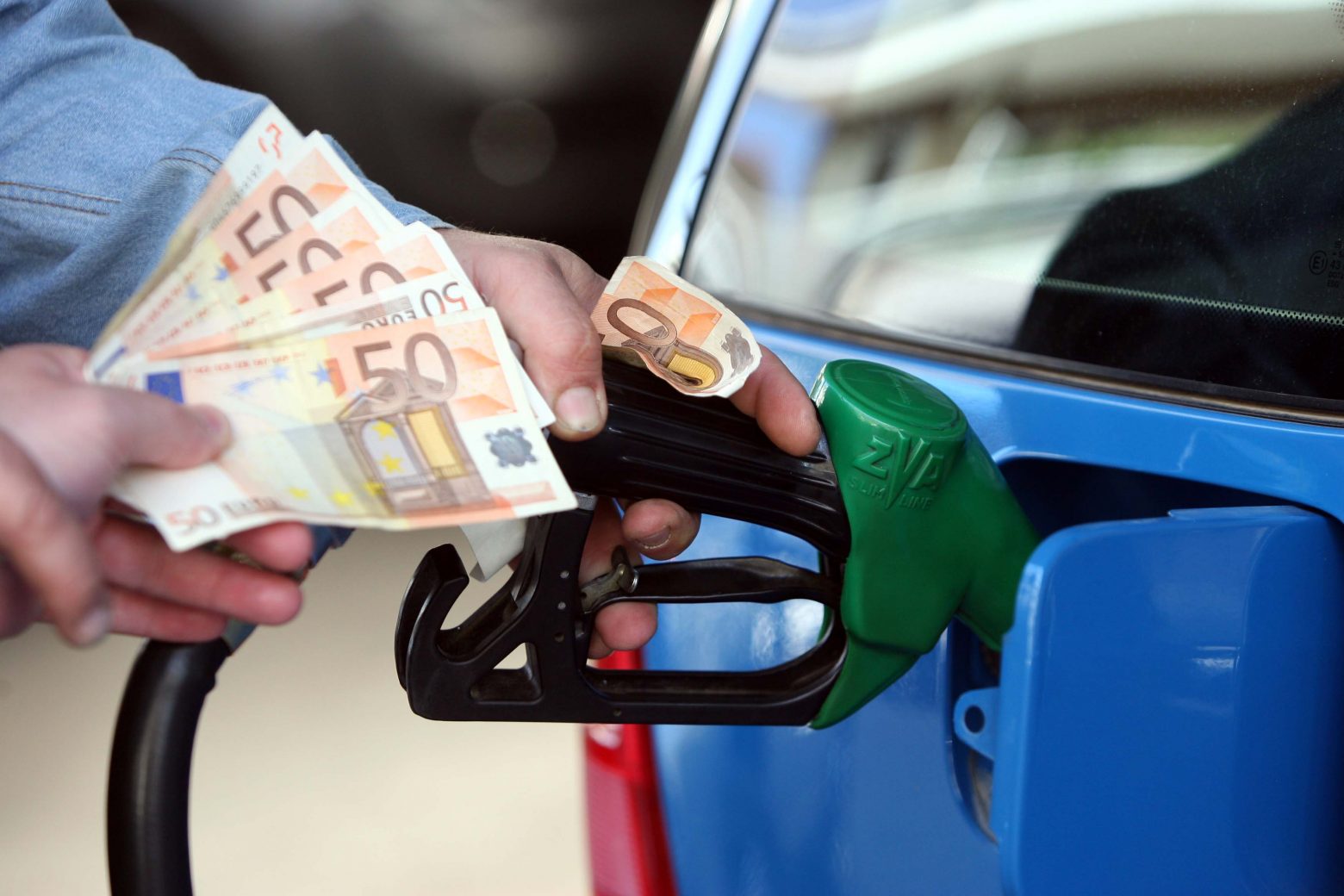 Τιμές που… «ζαλίζουν»: Ξεπέρασε τα 2 ευρώ η βενζίνη – Στα «κάγκελα» οι οδηγοί οχημάτων