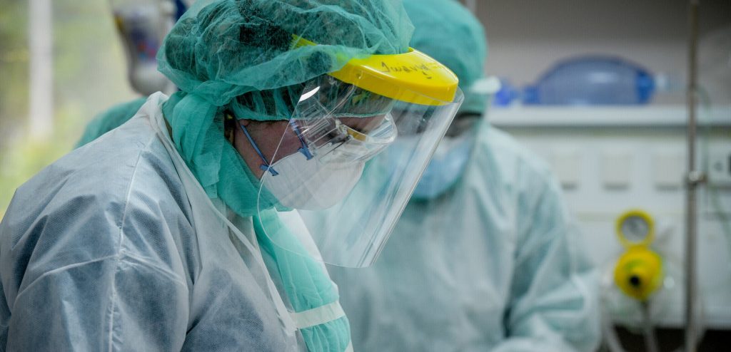 Κορωνοϊός: 9.360 νέα κρούσματα, 23 θάνατοι και 102 διασωληνωμένοι