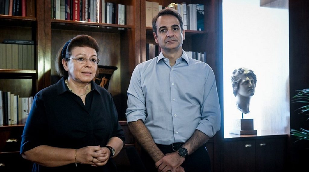 Η Λ.Μενδώνη παραποίησε επίσημο κείμενο της ΕΕ για να επιβάλει λογοκρισία – Βάζει «φωτιά» στις σχέσεις με Ρωσία