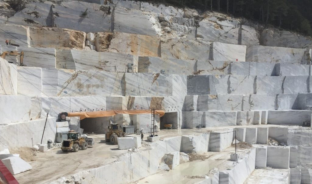 Στους μεγαλύτερους εισαγωγείς ελληνικού μαρμάρου εξελίσσεται η Κίνα