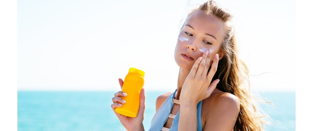 Να γιατί πρέπει να φοράτε αντηλιακό και σε κλειστούς χώρους όλο το χρόνο