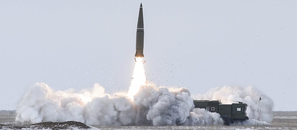 Η νέα εποχή στην προσβολή στόχων εδάφους: 710 πύραυλοι αντί 3.000 εξόδων μαχητικών στην Ουκρανία