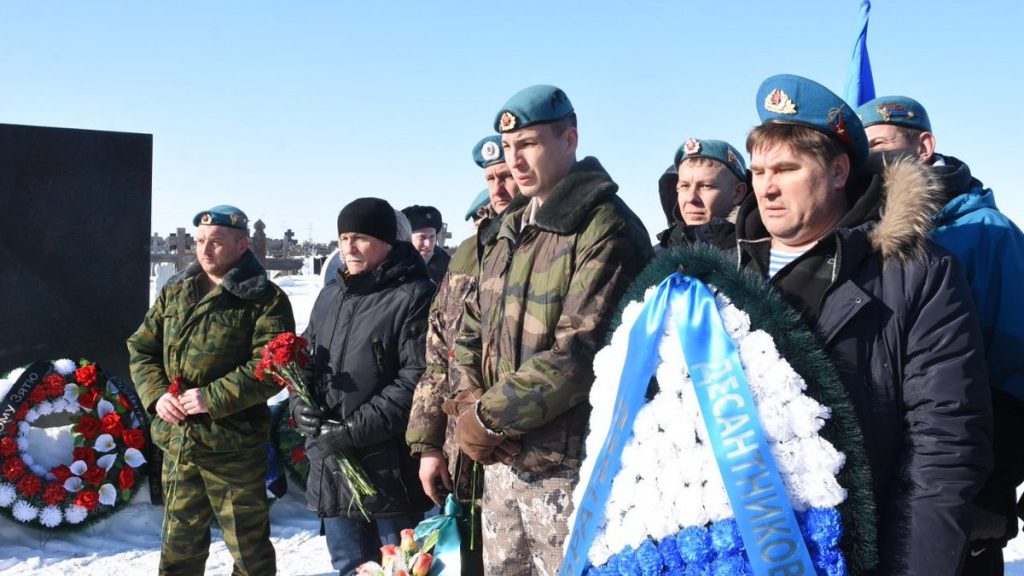 Οι Ρώσοι τιμούν τους πεσόντες υπέρ πατρίδος: Τρεις νεκροί την χθεσινή μέρα στην μάχη του Κιέβου