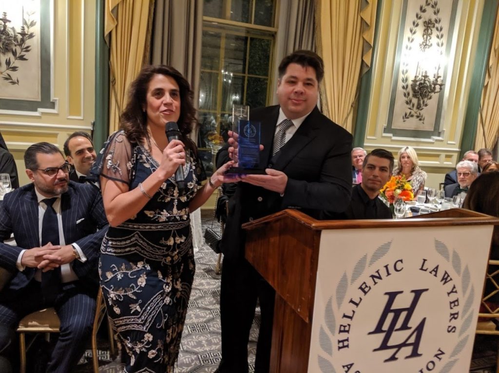 Μας «τρολάρουν» οι ΗΠΑ: Ο πρέσβης που στέλνουν στην Ελλάδα γράφει στο βιογραφικό του ότι «έκανε παρέλαση»!