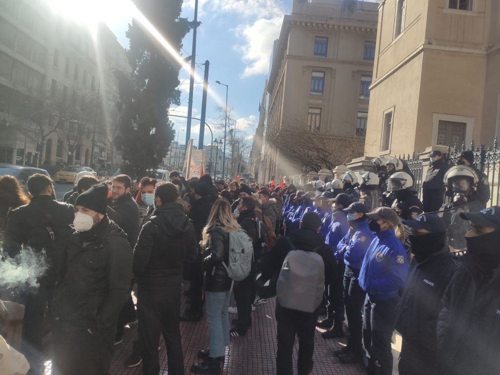 Συγκέντρωση φοιτητών έξω από το ΣτΕ – Ζητούν ακύρωση των Ομάδων Προστασίας Πανεπιστημίων