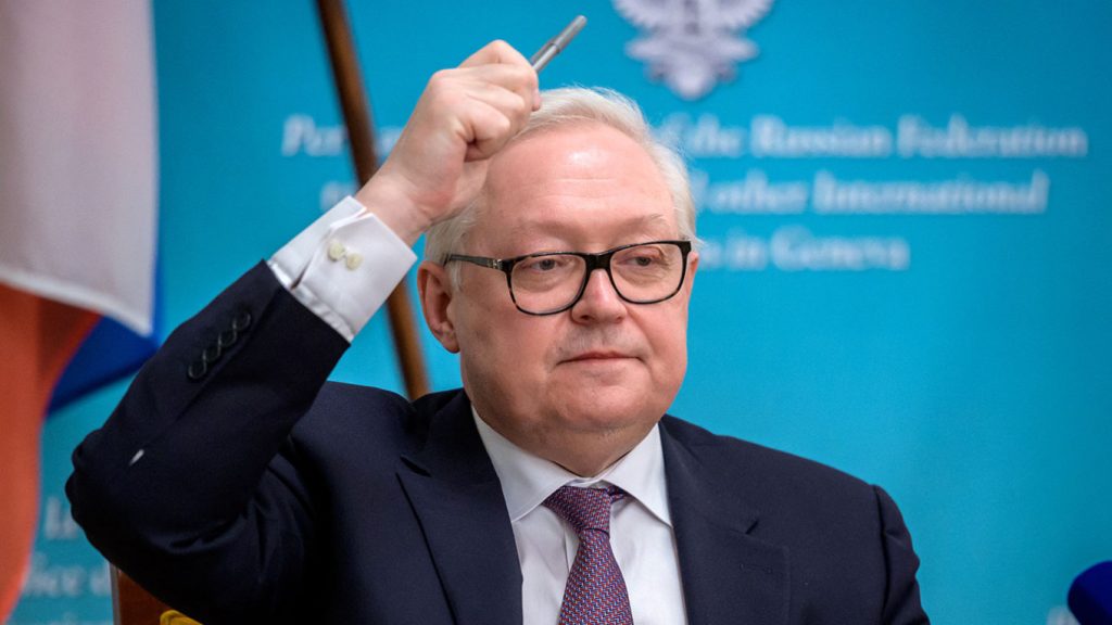 Ρωσία σε Δύση: «Σας έχουμε προειδοποιήσει – Τα κονβόι με όπλα που στέλνετε στην Ουκρανία είναι νόμιμοι στόχοι»