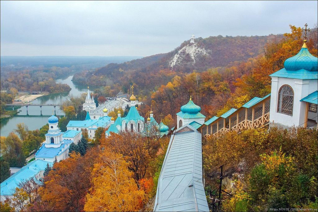 Οι Ουκρανοί δηλώνουν ότι η ρωσική αεροπορία έπληξε μοναστήρι στην περιφέρεια του Ντονέτσκ