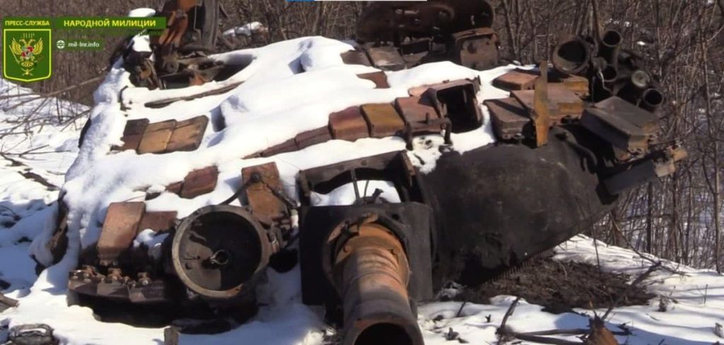 Κατεστραμμένα ουκρανικά στρατιωτικά οχήματα στο Λουγκάνσκ (φώτο)