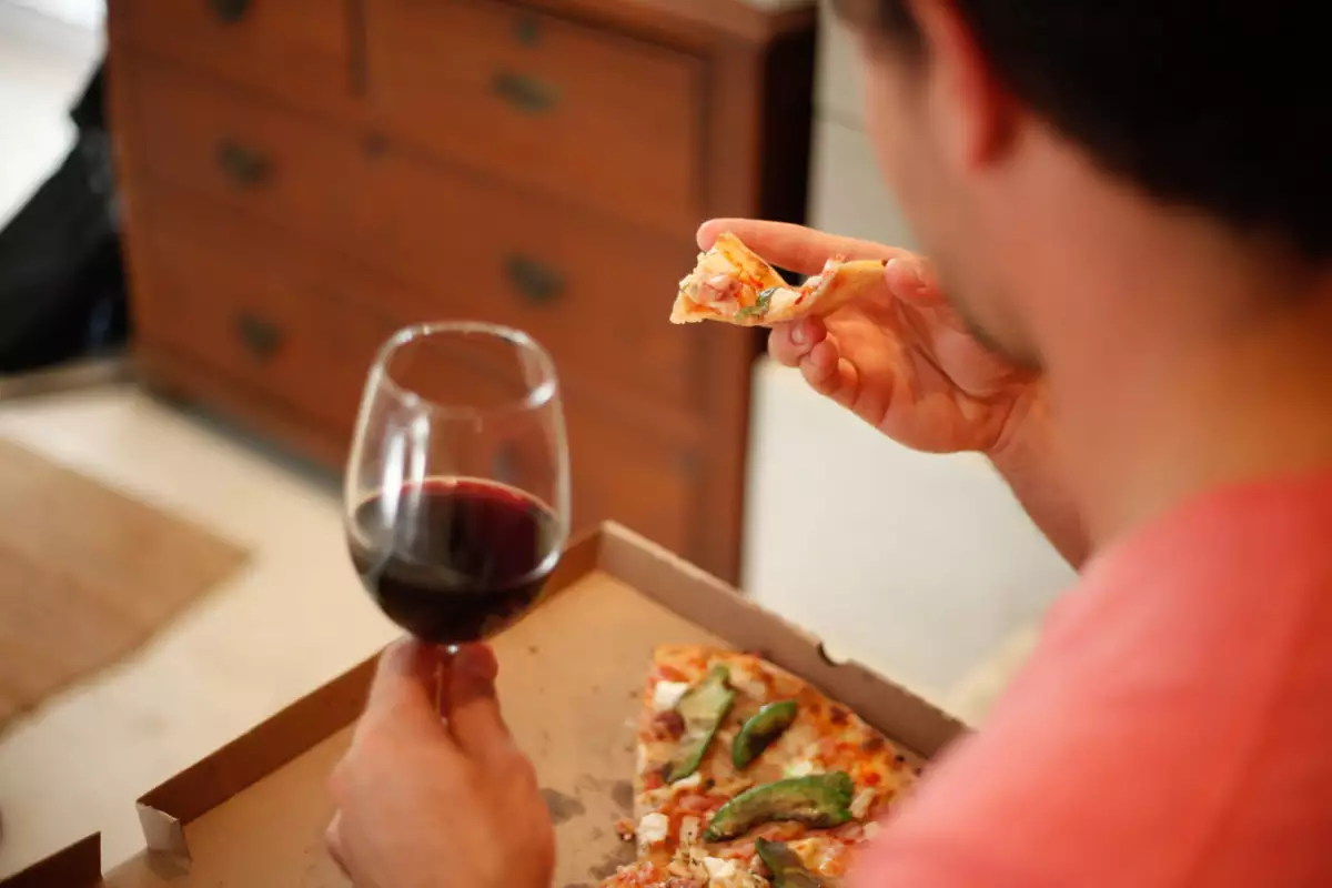 Μικρότερος ο κίνδυνος διαβήτη για όσους πίνουν κρασί με το φαγητό τους σύμφωνα με νέα έρευνα