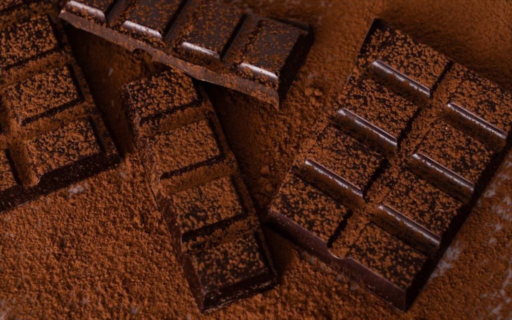 Τελικά επιτρέπεται η μαύρη σοκολάτα στη δίαιτα;