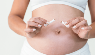 Μελέτη: Το κάπνισμα της μητέρας πριν & μετά τη σύλληψη συνδέεται με καθυστέρηση στην ανάπτυξη του εμβρύου