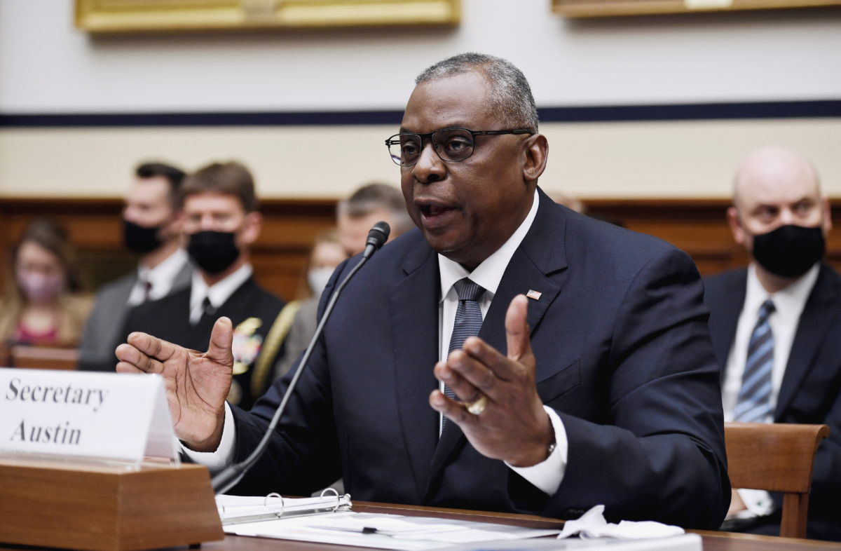 Περιοδεία του υπ. Άμυνας των ΗΠΑ στην Ευρώπη – Πρώτος σταθμός η Σύνοδος Κορυφής του ΝΑΤΟ στις Βρυξέλλες