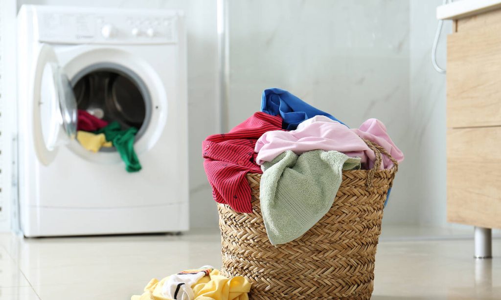Πόσο συχνά πρέπει να πλένουμε τα ρούχα μας;