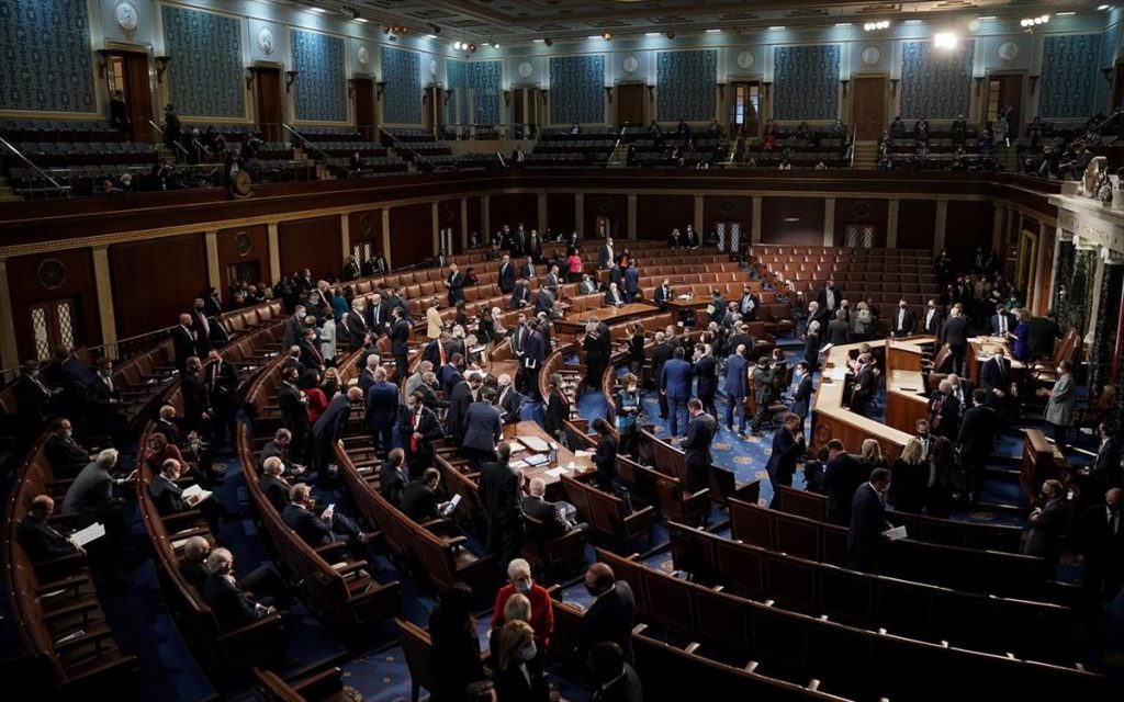 ΗΠΑ: Την κατάργηση της χειμερινής ώρας που «σκοτεινιάζει τη ζωή μας» ψήφισε ομόφωνα η Γερουσία