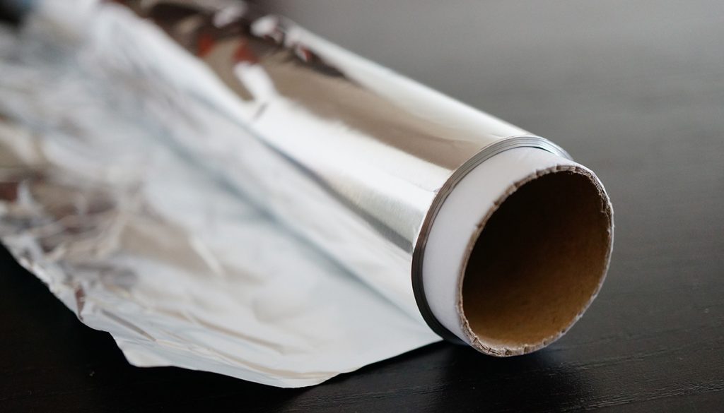 10+3 εύκολα κόλπα με αλουμινόχαρτο που θα σας «λύσουν» τα χέρια