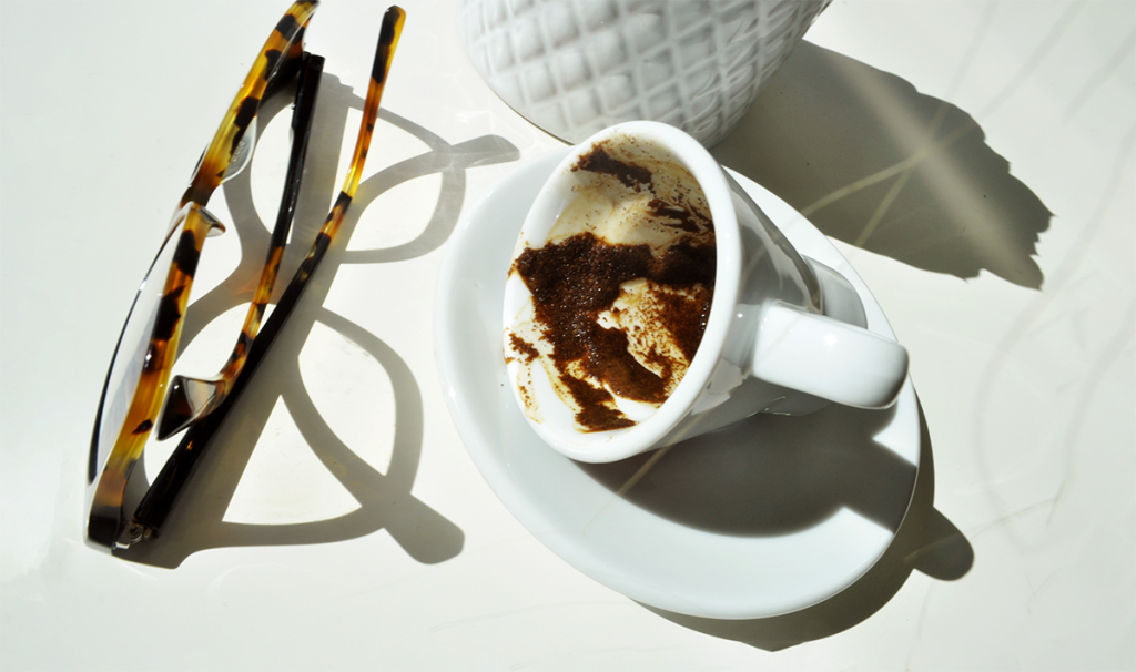 Αυτοί είναι οι εννέα λόγοι για να μην ξαναπετάξετε το κατακάθι του καφέ